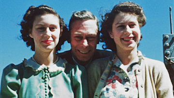 the-queen-young-with-princess-margaret