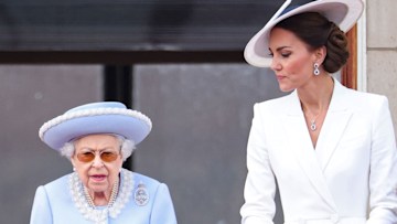 queen-and-kate-middleton