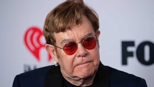 Elton John pauses concert for emotional tribute to Queen Elizabeth II