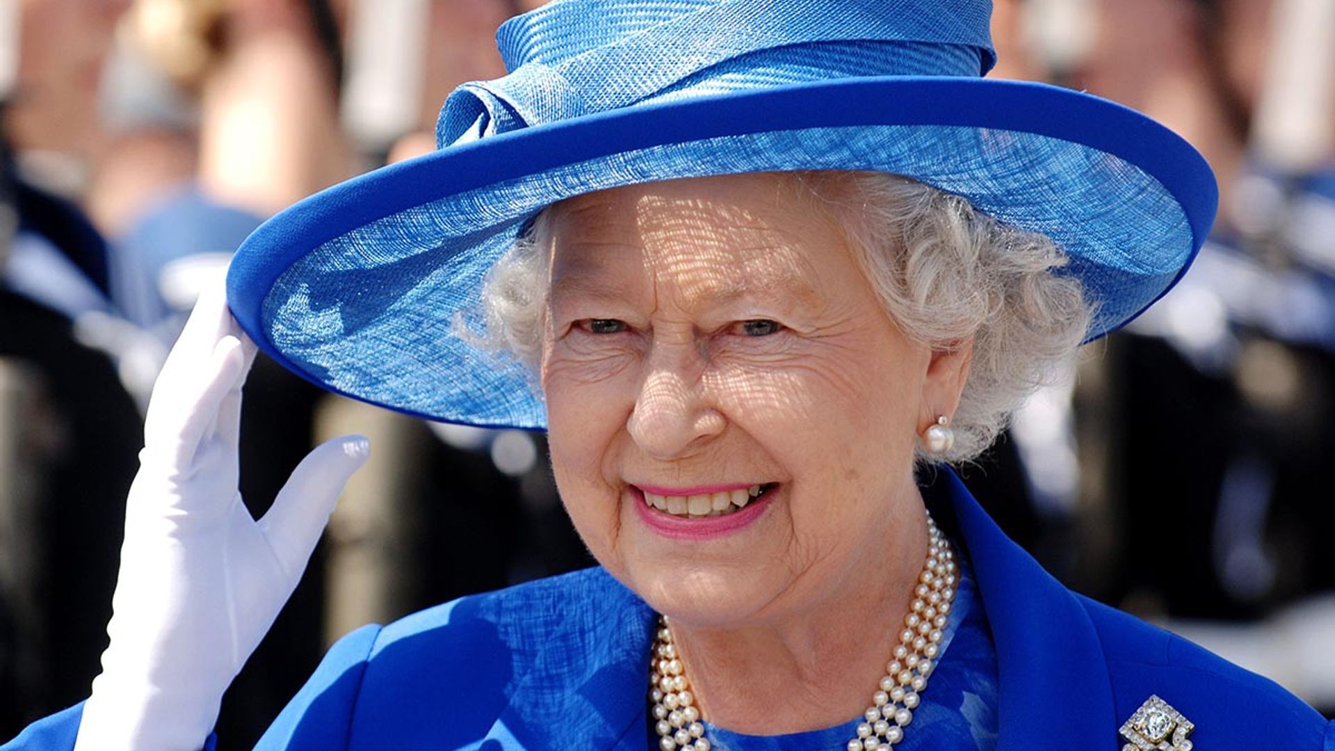 Queen Elizabeth II's personal glove maker pays tribute to Her Majesty ...