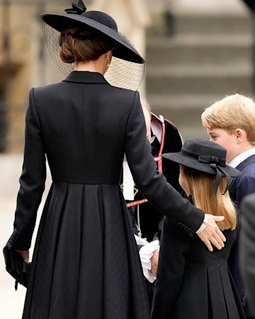 WATCH: Kate Middleton holds Charlotte's hand at the Queen's funeral ...