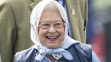 The Queen's favourite scarf makes surprise appearance during her State ...