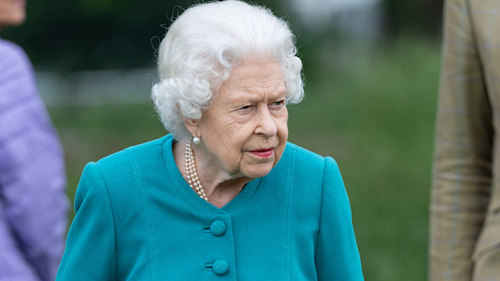 Here's what the inscription on the Queen's resting place now reads