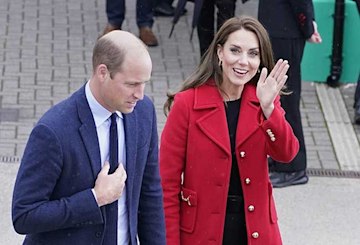 Trivdaily - The Prince And Princess Of Wales Return To Royal Duties With Surprise Outing In Wales 60 Prince-William-Kate-Wales-Red-Coat