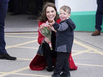 Trivdaily - The Prince And Princess Of Wales Return To Royal Duties With Surprise Outing In Wales 62 Kate-Flowers-Rnli