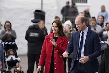 Trivdaily - The Prince And Princess Of Wales Return To Royal Duties With Surprise Outing In Wales 63 Prince-William-Kate-Holyhead-Cafe