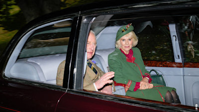 King Charles appears emotional as he greets wellwishers after heartbreaking weekend