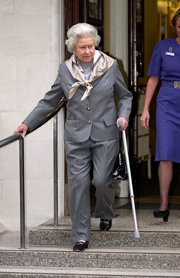 TrivDaily - 17 times the royals have sported injuries 63 the-queen-crutches