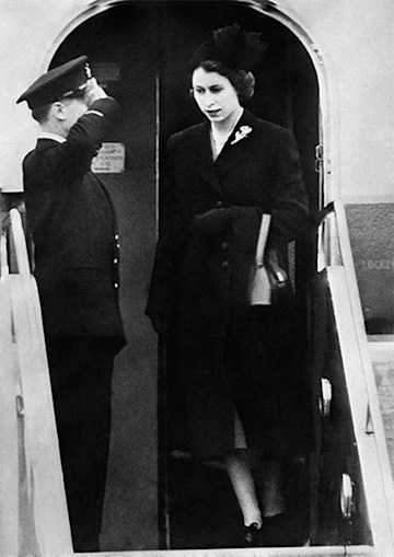 Trivdaily - 14 Rules The Royals Have To Follow 66 The-Queen-In-Black