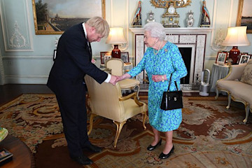 Trivdaily - 14 Rules The Royals Have To Follow 67 The-Queen-And-Boris-Johnson