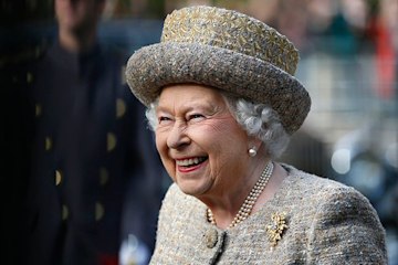 Trivdaily - The Queen'S Very Surprising Request When It Came To Having Her Photographs Taken 60 Queen-Smiling