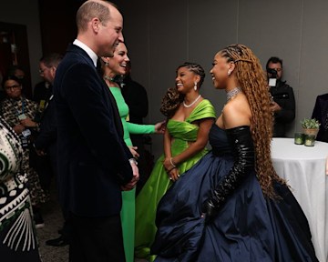 Trivdaily - Prince William And Princess Kate Join David Beckham For Star-Studded Earthshot Prize 61 Princess Kate And Prince William Talk To Chloe X Halle