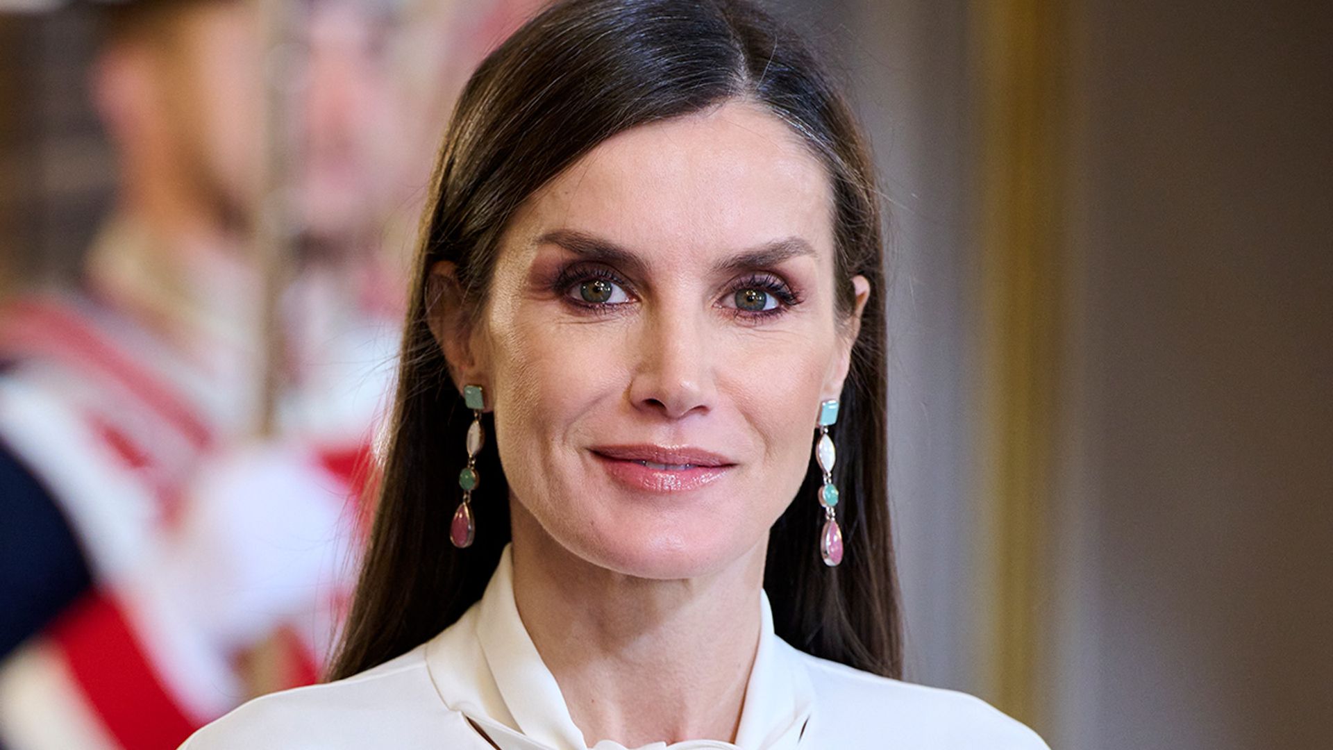 Watch Queen Letizia's reaction as royal guest fails to shake her hand ...