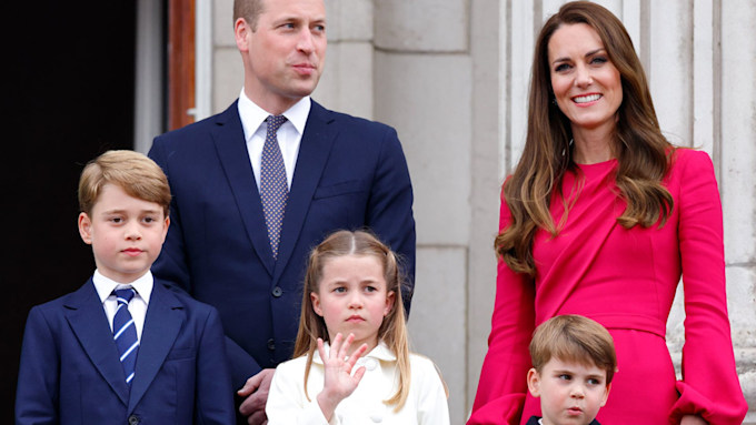 prince william and kate middleton on buckingham palace balcony with prince george, princess charlotte and prince louis