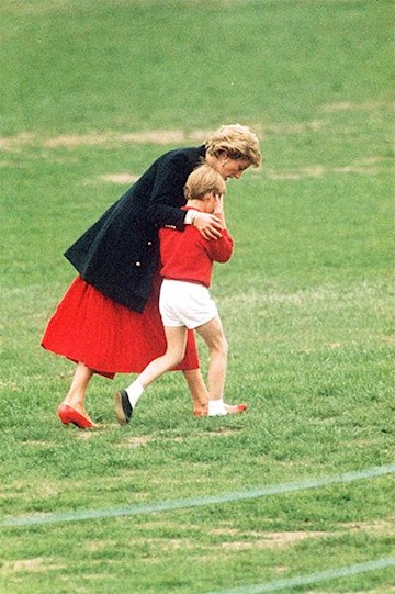 Young Prince William crying