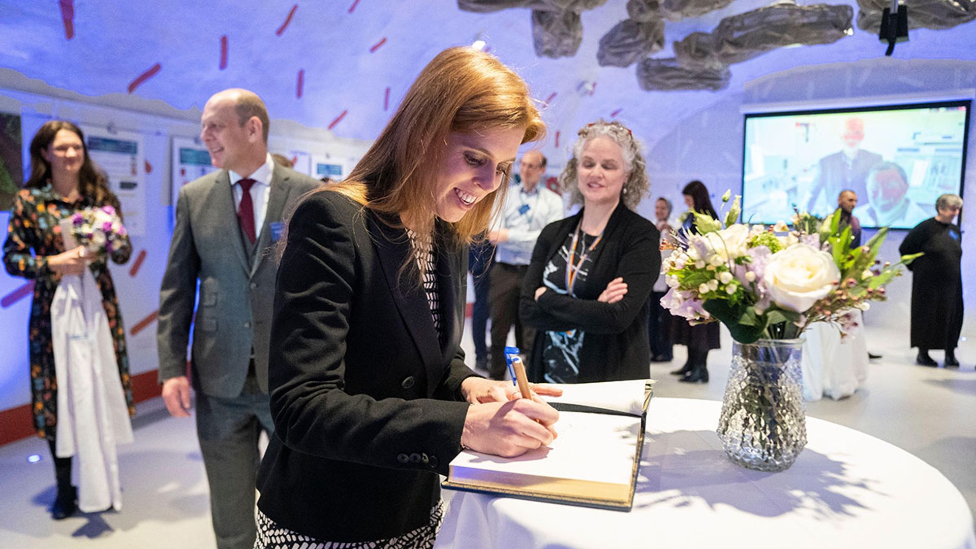 Princess Beatrice makes surprise appearance following happy baby(02)