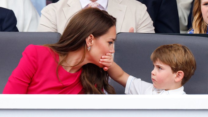 prince louis puts his hand over kate middleton's mouth at platinum jubilee concert
