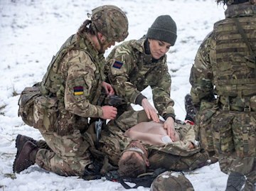 kate middleton gives medical care during exercise in the snow with irish guards on salisbury plain