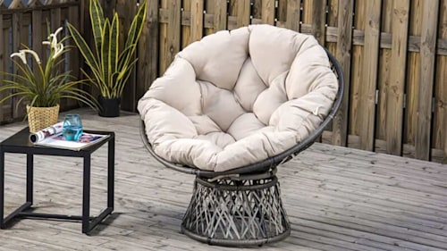 Moon chairs are the must-have outdoor furniture for this summer