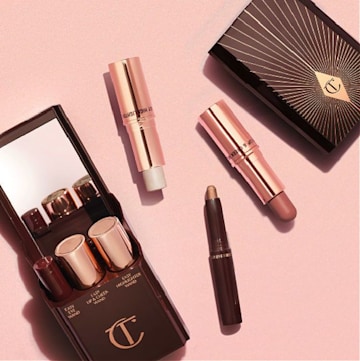 The perfect gifts for people traveling Charlotte Tilbury Easy Beauty Kit