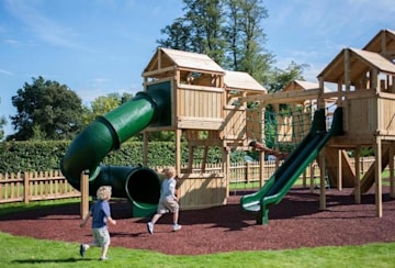 four-seasons-hampshire-playground