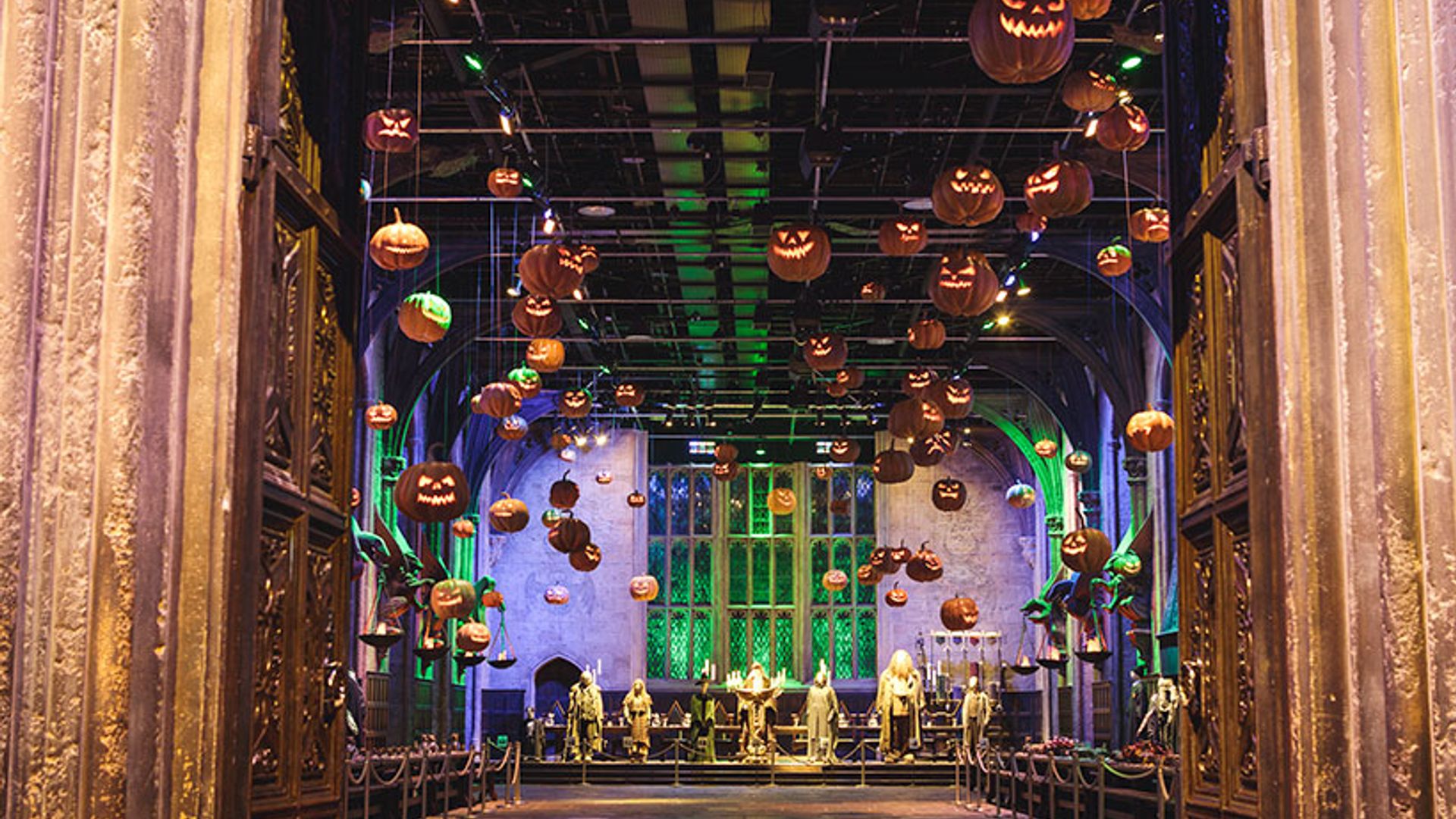 Harry Potter fans can enjoy a Halloween feast in the Hogwart Great Hall ...