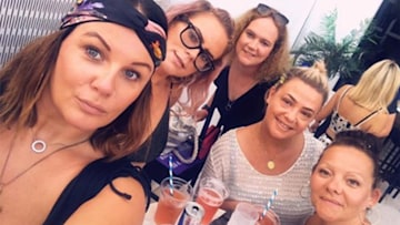 lisa armstrong group photo on holiday