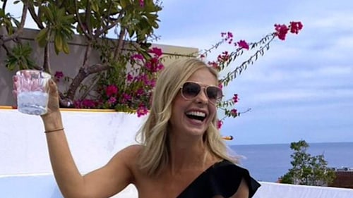 Sarah Michelle Gellar looks like a goddess in dreamy swimming pool on Mexican escape