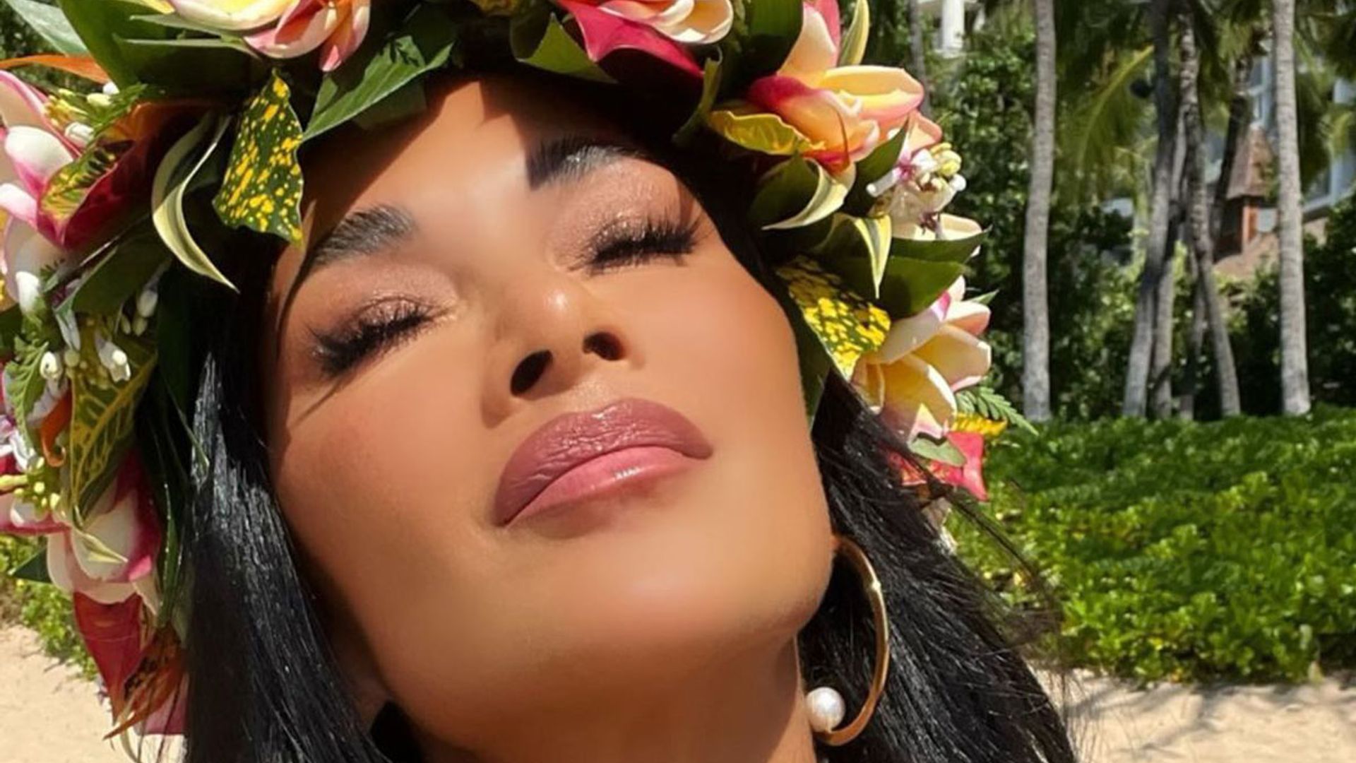 Nicole Scherzinger Is A Total Goddess In Slinky Sundress For Island Nicole Scherzinger Is A Total Goddess In Slinky Sundress For Island