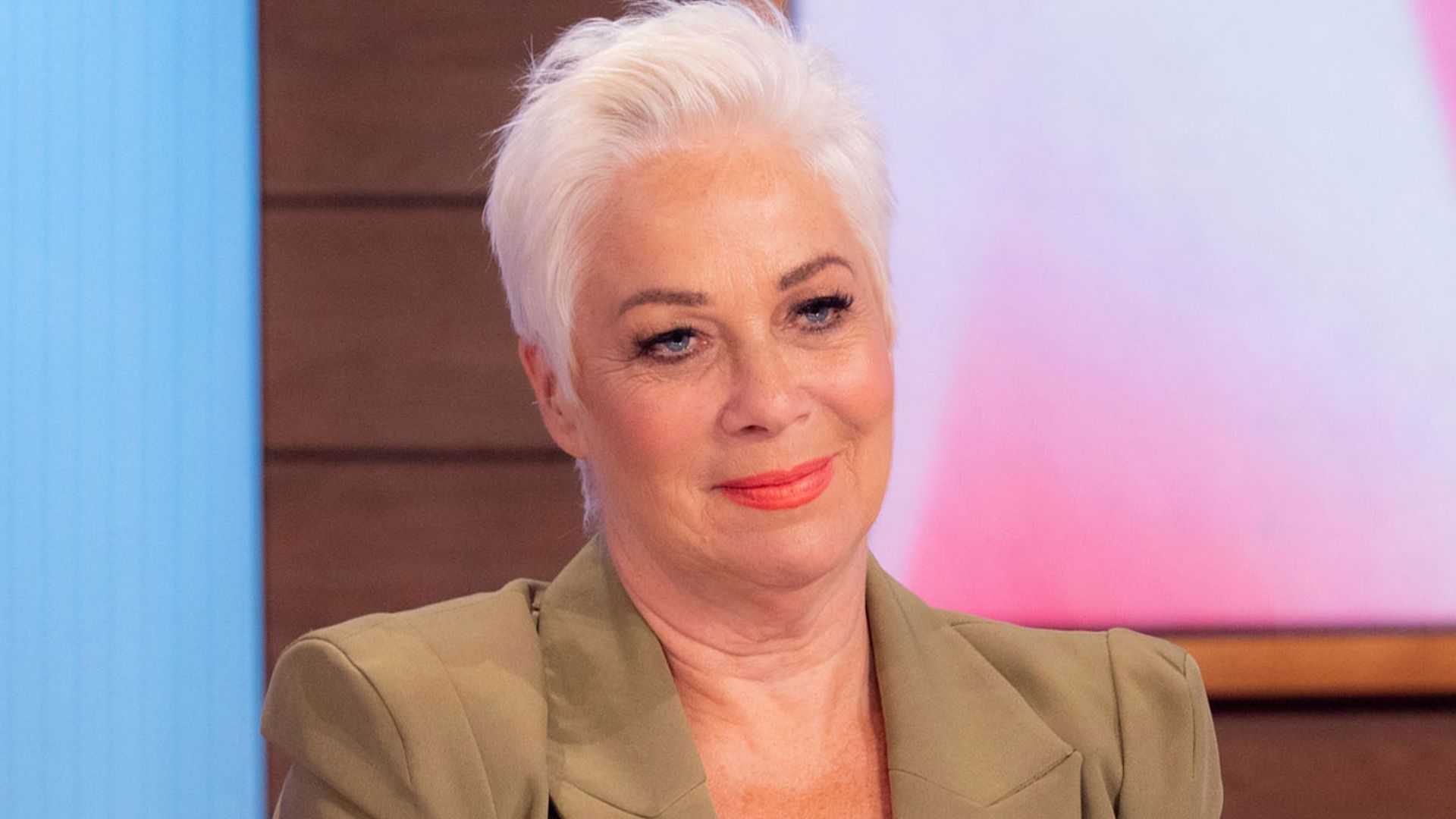 Loose Womens Denise Welch Strikes Pose In Ultra Flattering Swimsuit