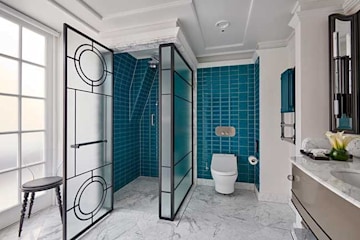 bathroom-of-the-great-scotland-yard-hotel