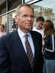 ARCHER MOVED TO CLOSED PRISON AFTER BREACH OF TRUST | HELLO!