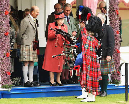 Queen visits Braemar for the Highland Games | HELLO!
